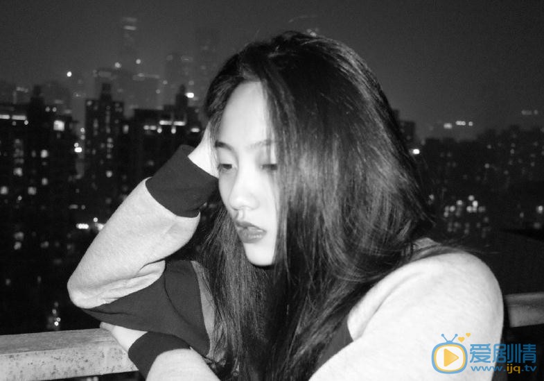 张嘉希夜色写真 张嘉希高清写真_张嘉希高清剧照