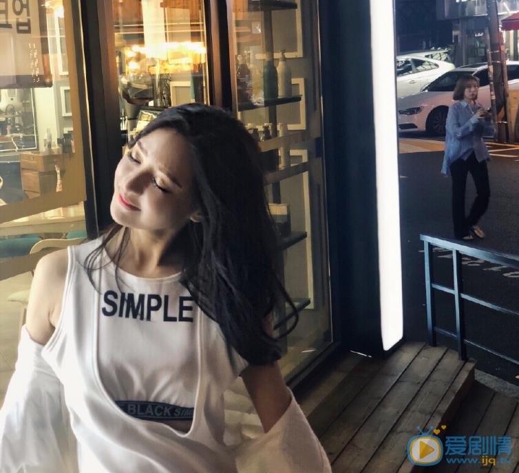 王婉晨户外旅行照 王婉晨高清写真_王婉晨高清剧照