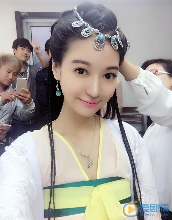 王婉晨片场照 王婉晨片场照