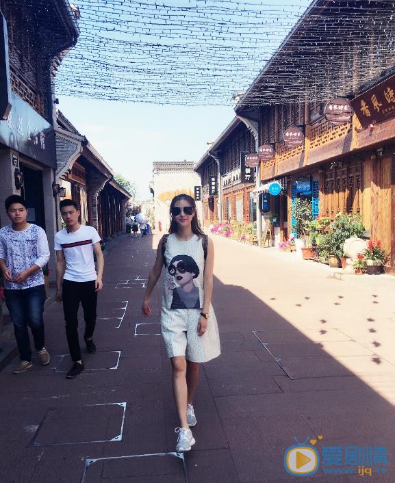 王婉晨户外旅行照 王婉晨高清写真_王婉晨高清剧照
