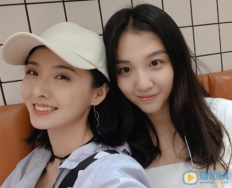 宋丹黎与人合照 宋丹黎高清写真_宋丹黎高清剧照