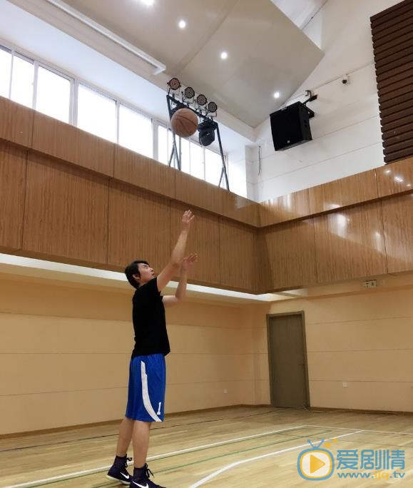 艾伦健身运动照 艾伦高清写真_艾伦高清剧照