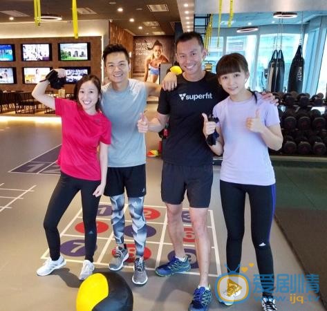 简淑儿与他人合照 简淑儿高清写真_简淑儿高清剧照
