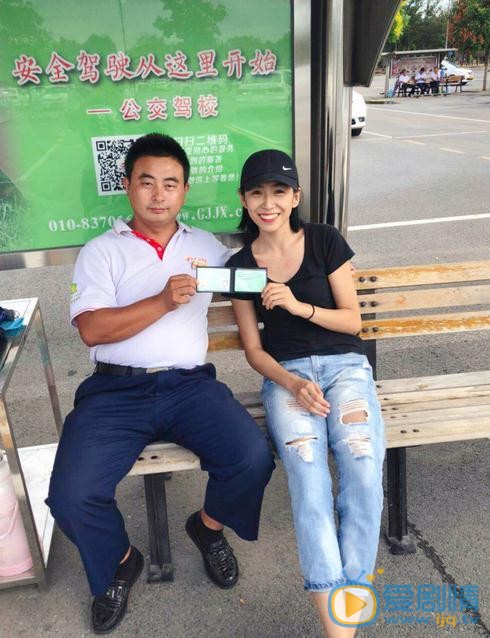 姜依与人合照 姜依高清写真_姜依高清剧照