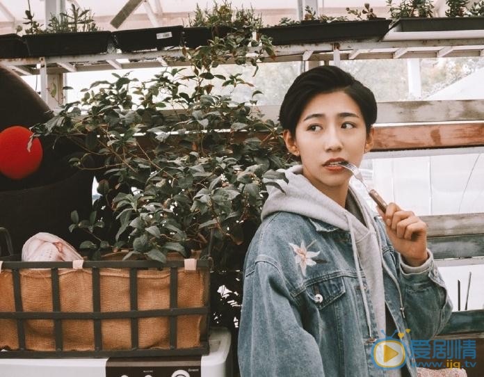姜依短发帅气写真 姜依高清写真_姜依高清剧照