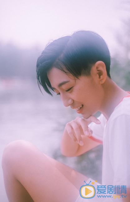 姜依短发帅气写真 姜依高清写真_姜依高清剧照