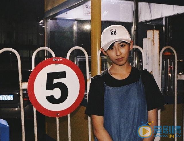 姜依短发帅气写真 姜依高清写真_姜依高清剧照