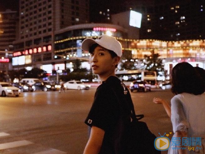 姜依短发帅气写真 姜依高清写真_姜依高清剧照