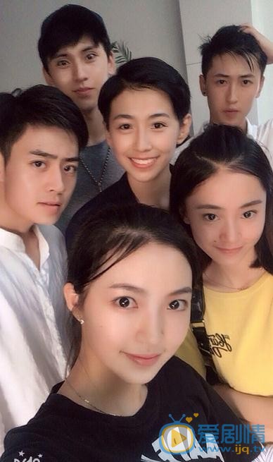 姜依与人合照 姜依高清写真_姜依高清剧照