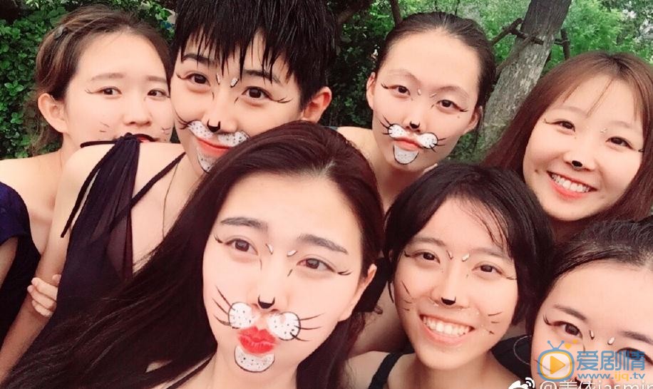 姜依与人合照 姜依高清写真_姜依高清剧照