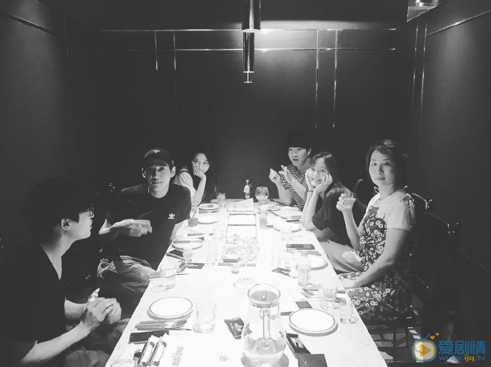 全昭旻与人合照 全昭旻高清写真_全昭旻高清剧照