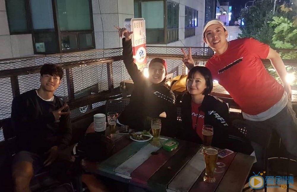 全昭旻与人合照 全昭旻高清写真_全昭旻高清剧照