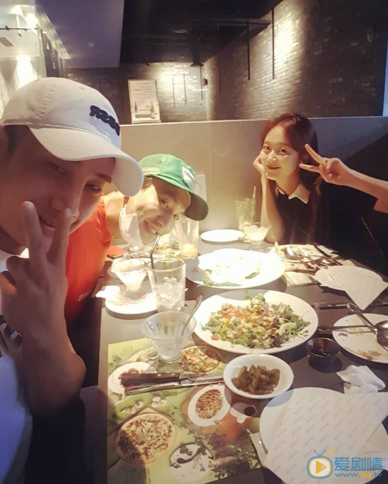 全昭旻与人合照 全昭旻高清写真_全昭旻高清剧照