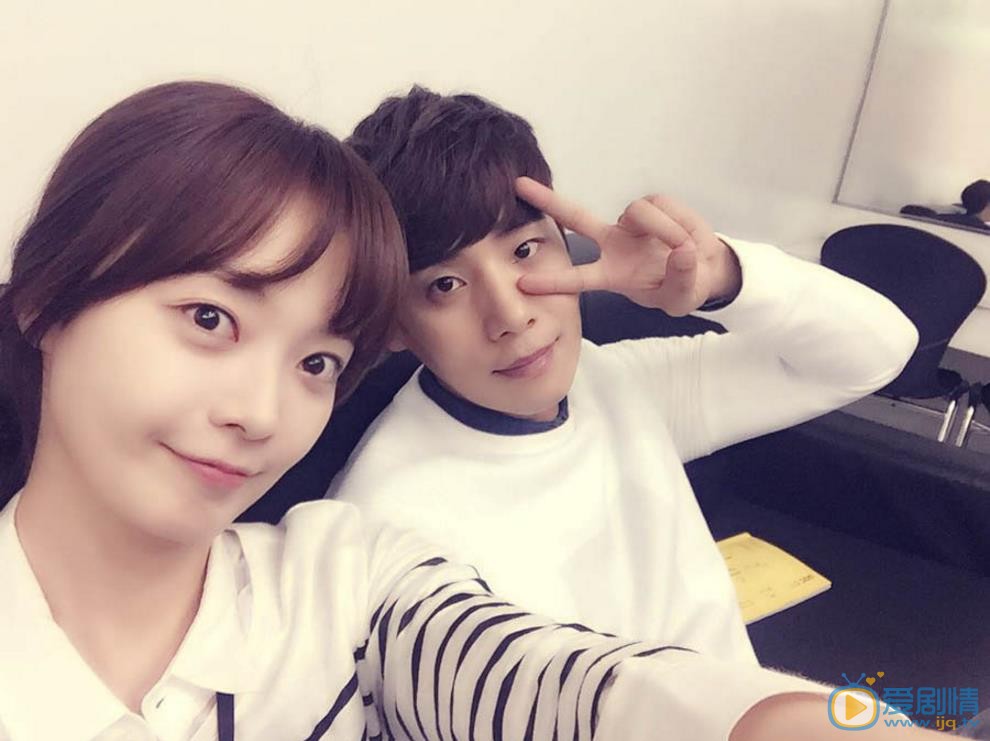 全昭旻与人合照 全昭旻高清写真_全昭旻高清剧照