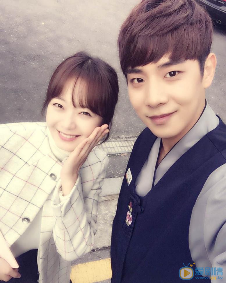 全昭旻与人合照 全昭旻高清写真_全昭旻高清剧照