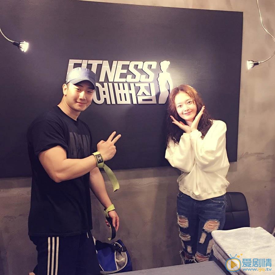 全昭旻与人合照 全昭旻高清写真_全昭旻高清剧照