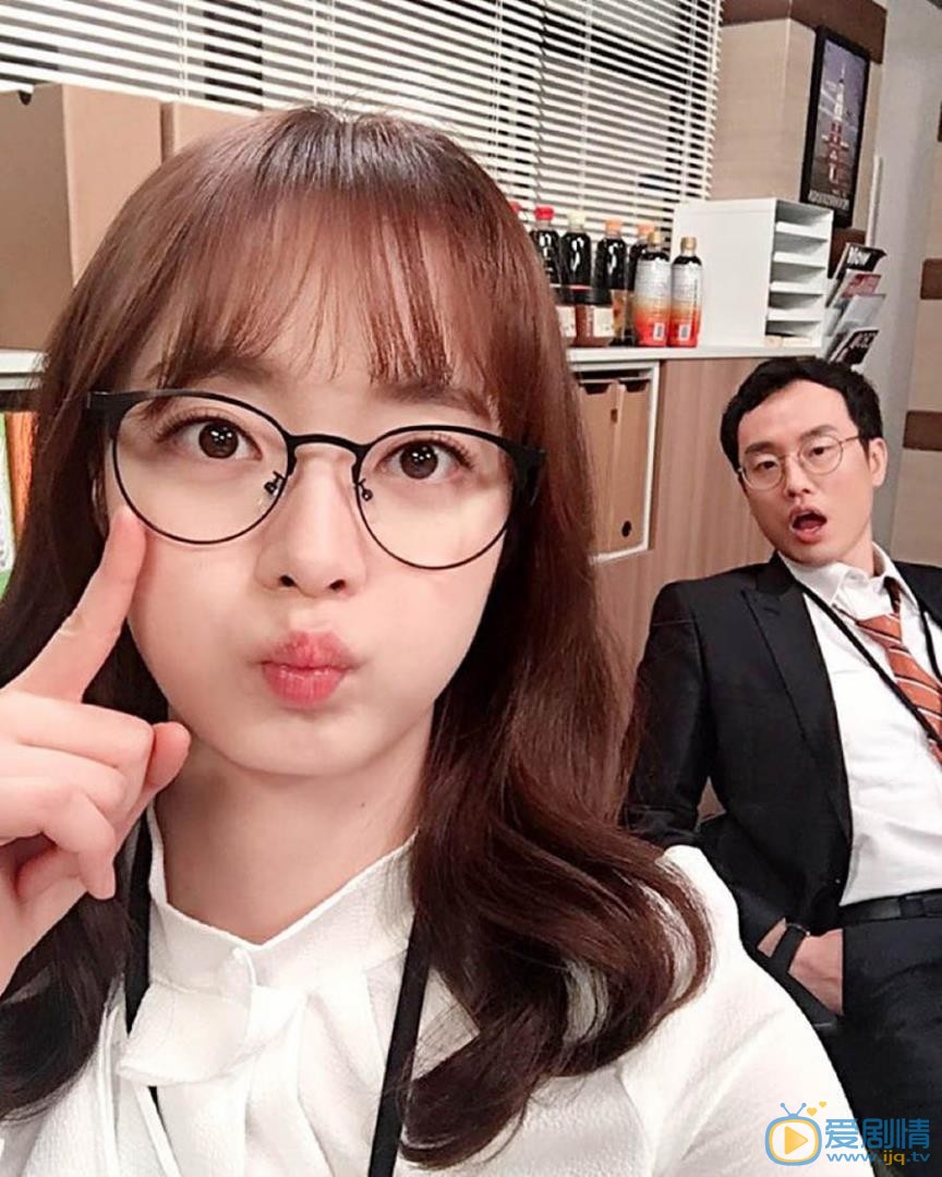 全昭旻与人合照 全昭旻高清写真_全昭旻高清剧照