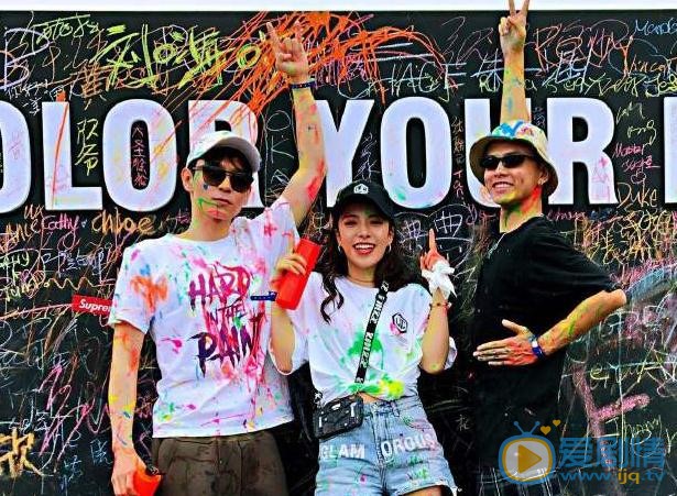 吴静怡与人合照 吴静怡高清写真_吴静怡高清剧照