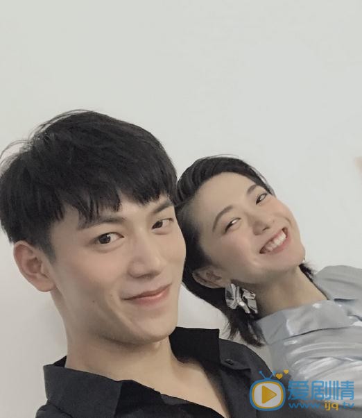 姜卓君与人合照 姜卓君高清写真_姜卓君高清剧照
