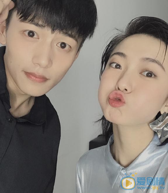姜卓君与人合照 姜卓君高清写真_姜卓君高清剧照