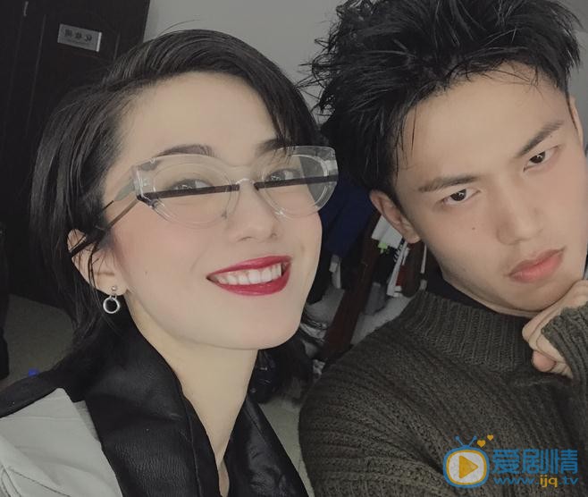 姜卓君与人合照 姜卓君高清写真_姜卓君高清剧照