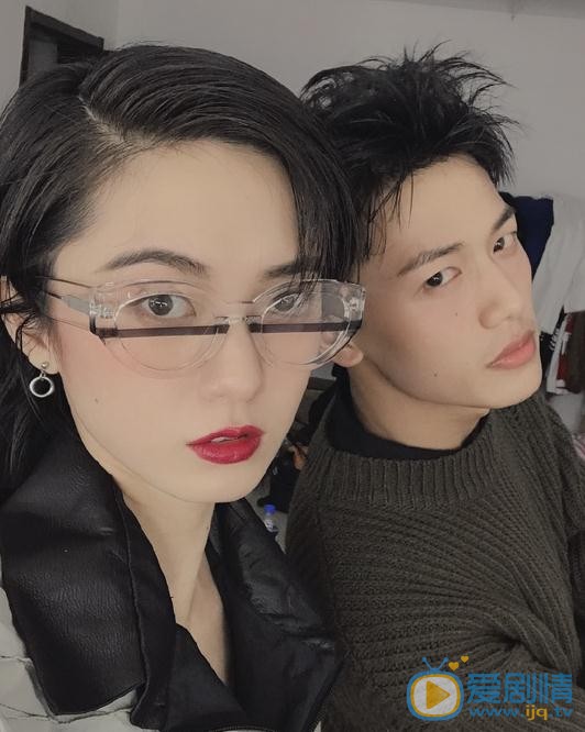 姜卓君与人合照 姜卓君高清写真_姜卓君高清剧照