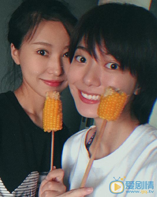 姜卓君与人合照 姜卓君高清写真_姜卓君高清剧照