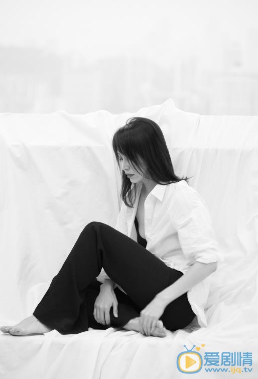 杨凯淳黑白写真 杨凯淳高清写真_杨凯淳高清剧照