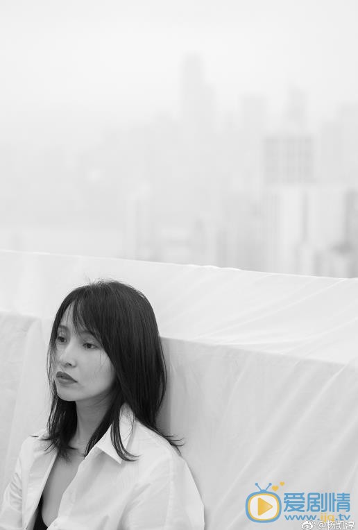 杨凯淳黑白写真 杨凯淳高清写真_杨凯淳高清剧照