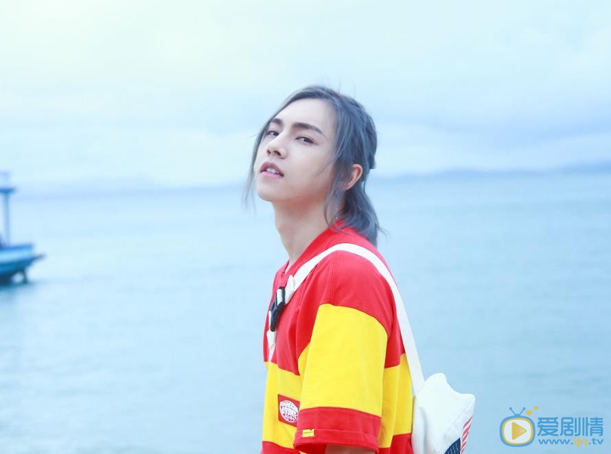周锐时尚街拍 周锐高清写真_周锐高清剧照