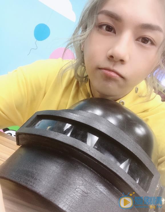 周锐卖萌表情包 周锐高清写真_周锐高清剧照