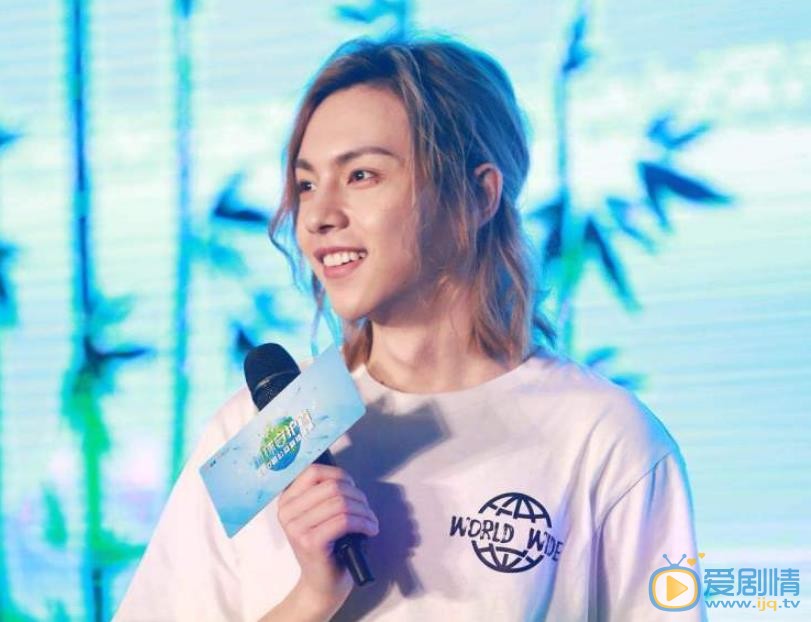周锐出席活动 周锐高清写真_周锐高清剧照