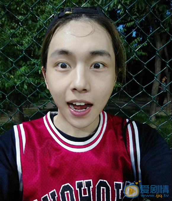 周锐卖萌表情包 周锐高清写真_周锐高清剧照
