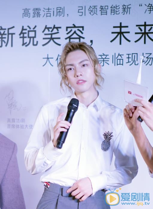 周锐出席活动 周锐高清写真_周锐高清剧照