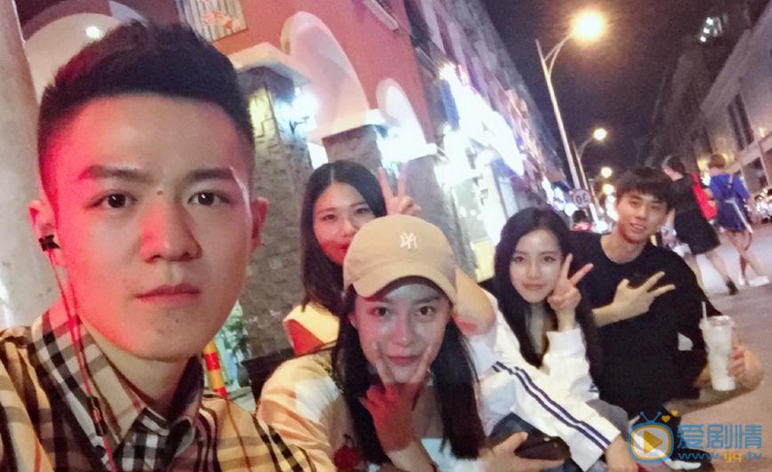 赵闪闪与人合照 赵闪闪高清写真_赵闪闪高清剧照