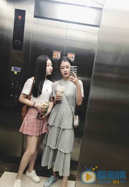 赵闪闪与人合照 赵闪闪高清写真_赵闪闪高清剧照