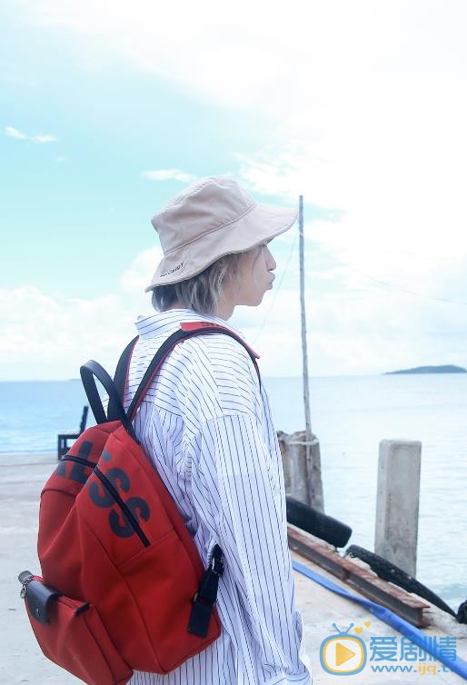 周锐夏日清爽街拍 周锐高清写真_周锐高清剧照