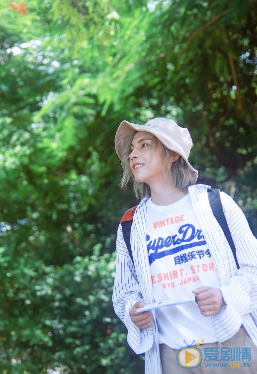 周锐夏日清爽街拍 周锐高清写真_周锐高清剧照