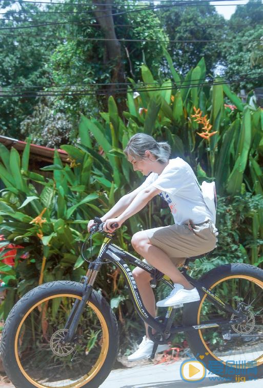 周锐夏日清爽街拍 周锐高清写真_周锐高清剧照
