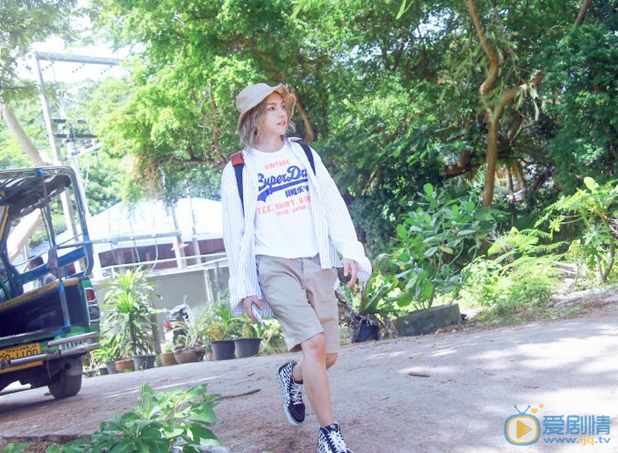 周锐夏日清爽街拍 周锐高清写真_周锐高清剧照