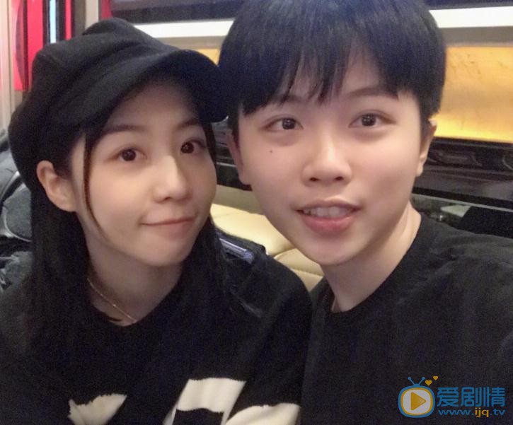 许瑞航与人合照 许瑞航高清写真_许瑞航高清剧照