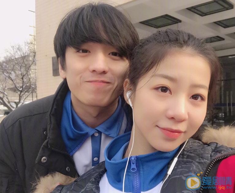 许瑞航与人合照 许瑞航高清写真_许瑞航高清剧照