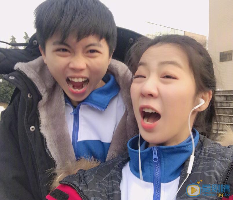 许瑞航与人合照 许瑞航高清写真_许瑞航高清剧照