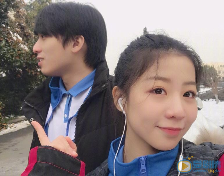 许瑞航与人合照 许瑞航高清写真_许瑞航高清剧照