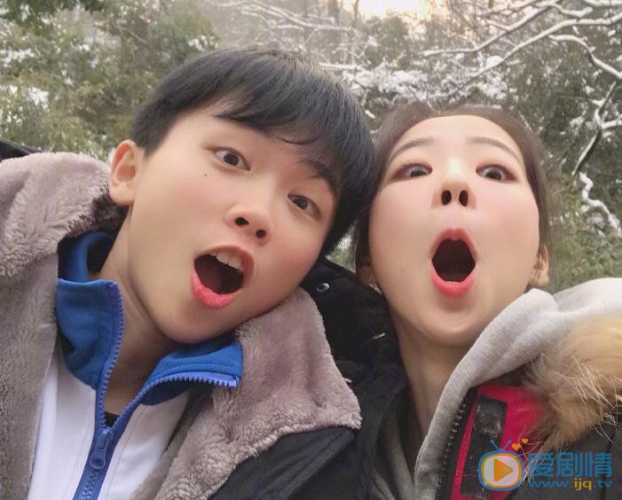 许瑞航与人合照 许瑞航高清写真_许瑞航高清剧照