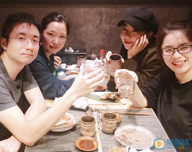 许瑞航与人合照 许瑞航高清写真_许瑞航高清剧照