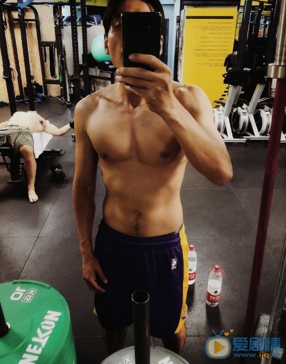杨森肌肉大片 杨森高清写真_杨森高清剧照