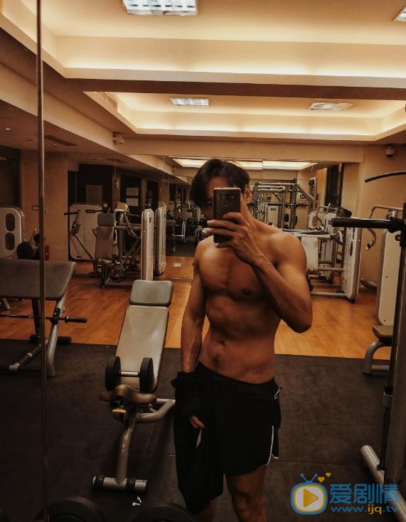 杨森肌肉大片 杨森高清写真_杨森高清剧照
