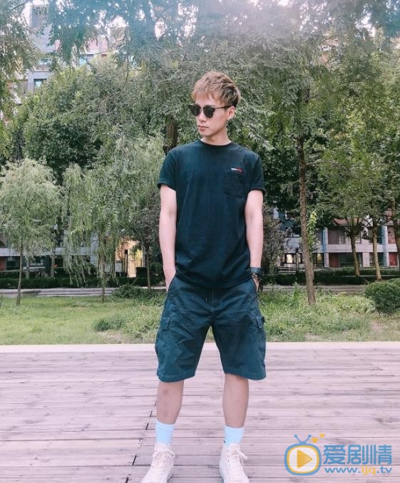 李唯枫穿搭写真 李唯枫高清写真_李唯枫高清剧照