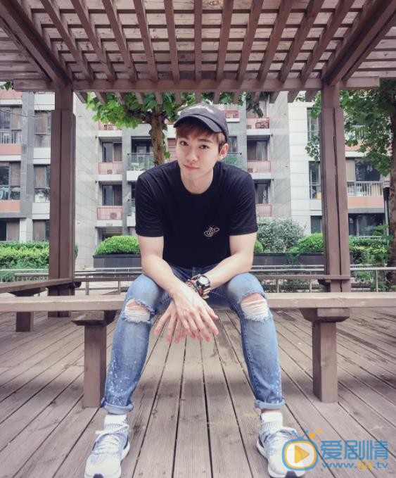李唯枫穿搭写真 李唯枫高清写真_李唯枫高清剧照